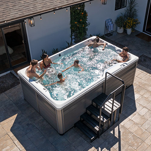 amigos en swim spa